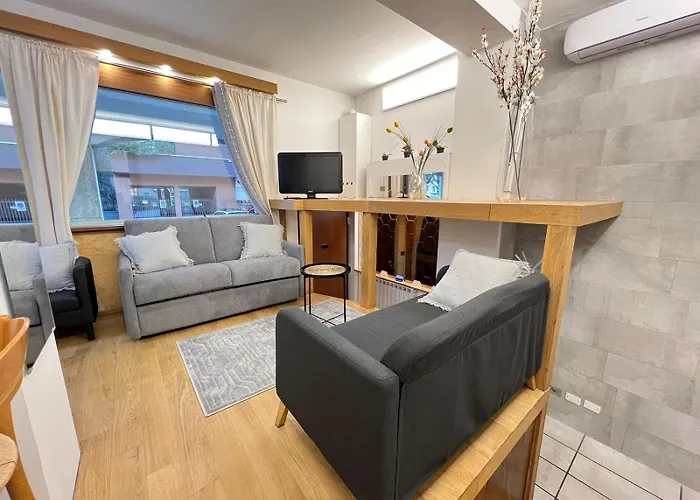 "R&P Apartment", Short Term Stay, Elegant Design, Bisceglie Metro Station, Easy For San Siro And Fiera Milano, Free Parking