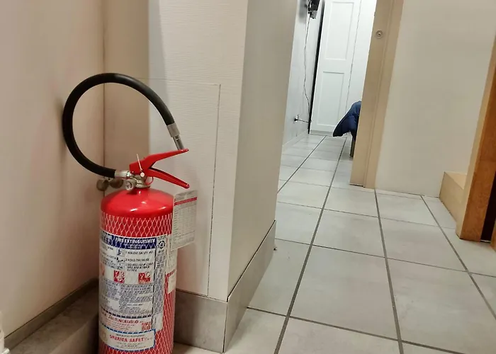 "R&P Apartment", Short Term Stay, Elegant Design, Bisceglie Metro Station, Easy For San Siro And Fiera Milano, Free Parking